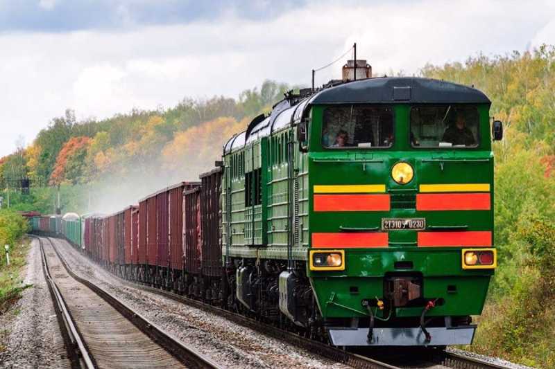 Railway yard for warehouses with mixed transport infrastructure